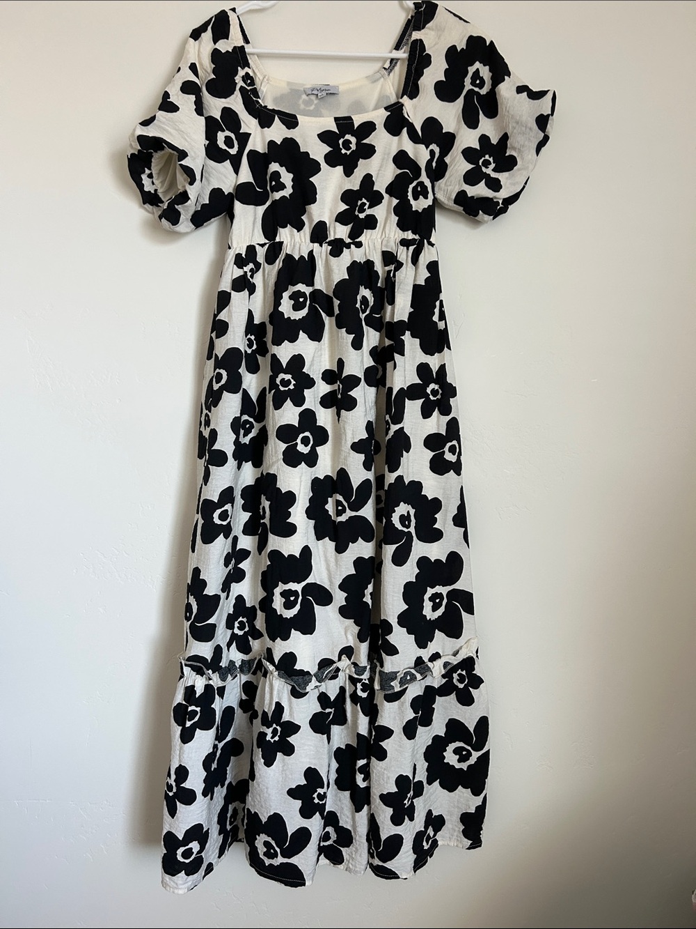 Polagram Black & White Floral Puff-Sleeve Maxi Dress